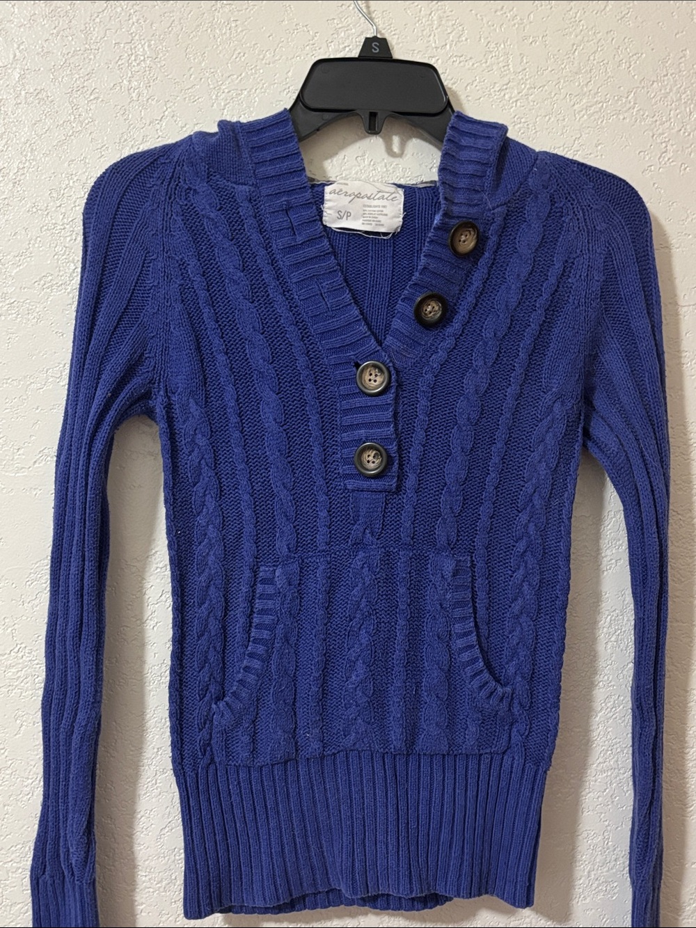 2008 y2k Aeropostale Women's Cable Knit V-Neck Button Sweater Hooded